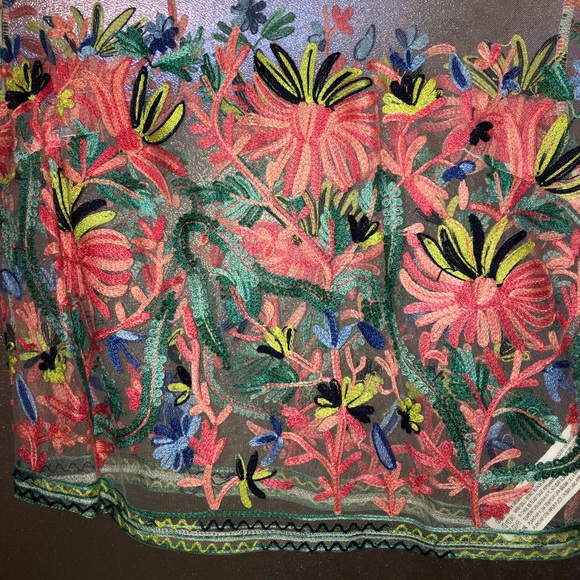 Mesh floral top - Picture 2 of 2